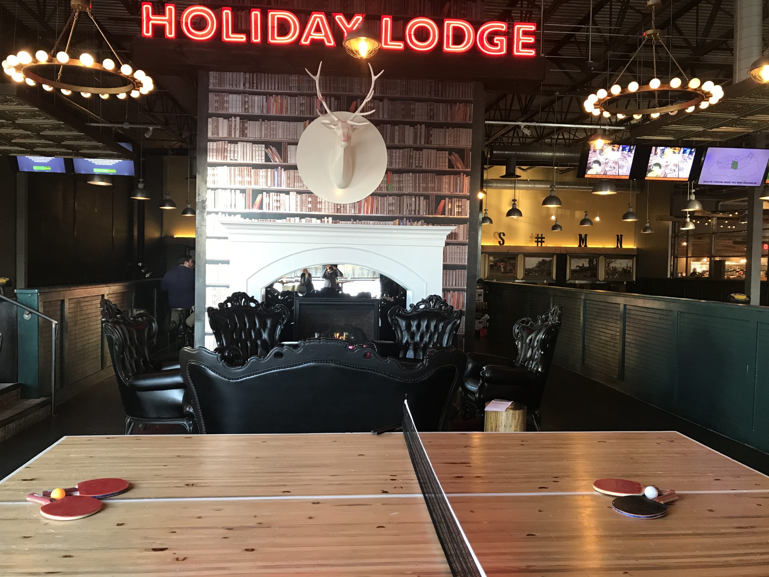 holiday lodge with ping pong table