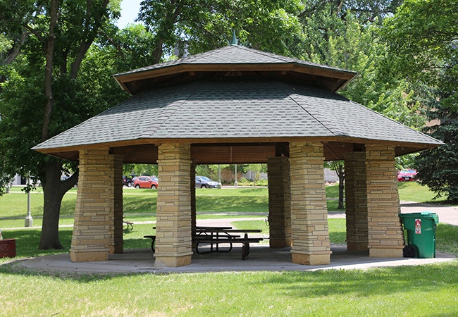 Wolfe Park west picnic shelter