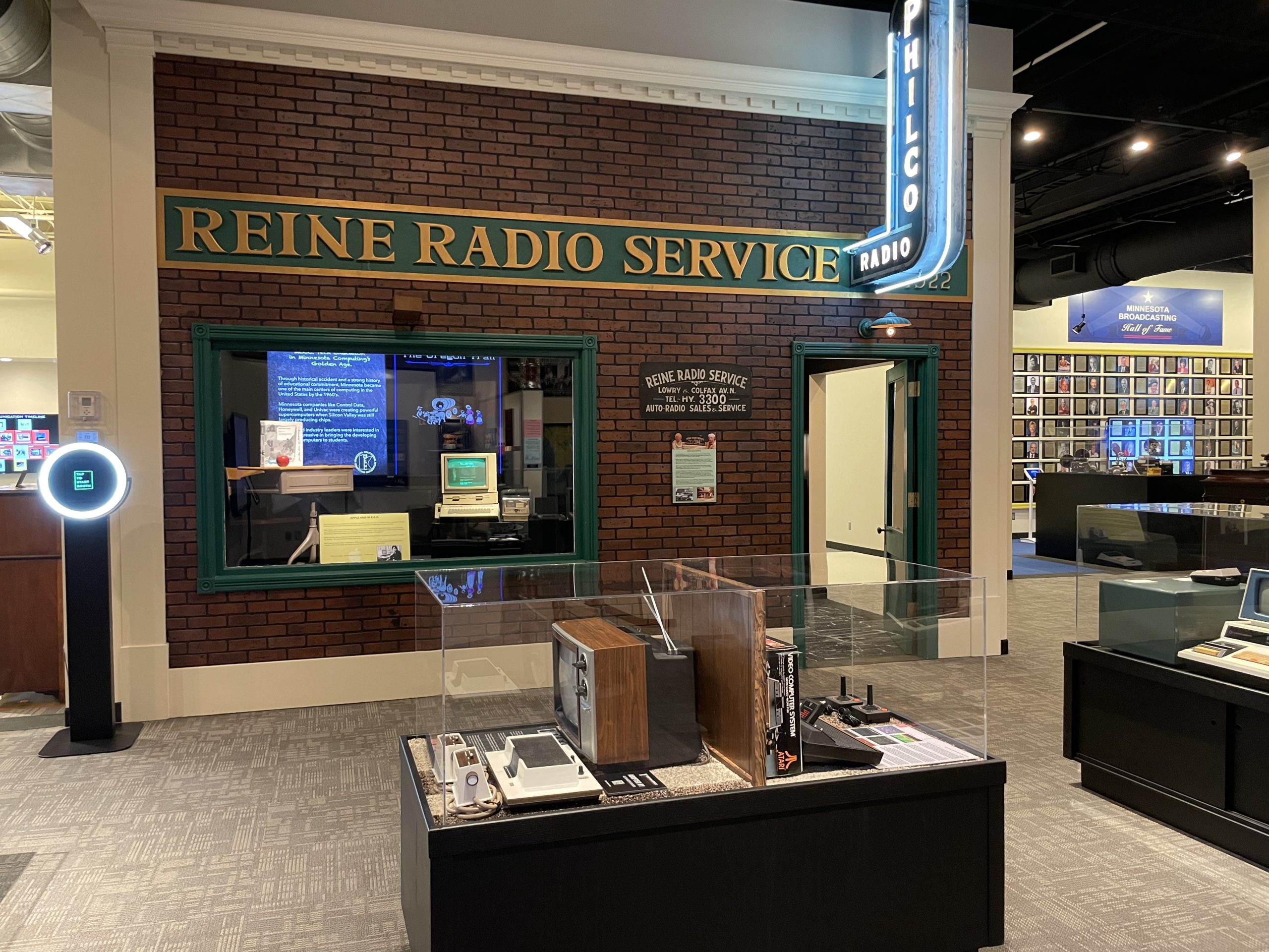 Philco Mystery Radio at the Pavek Museum